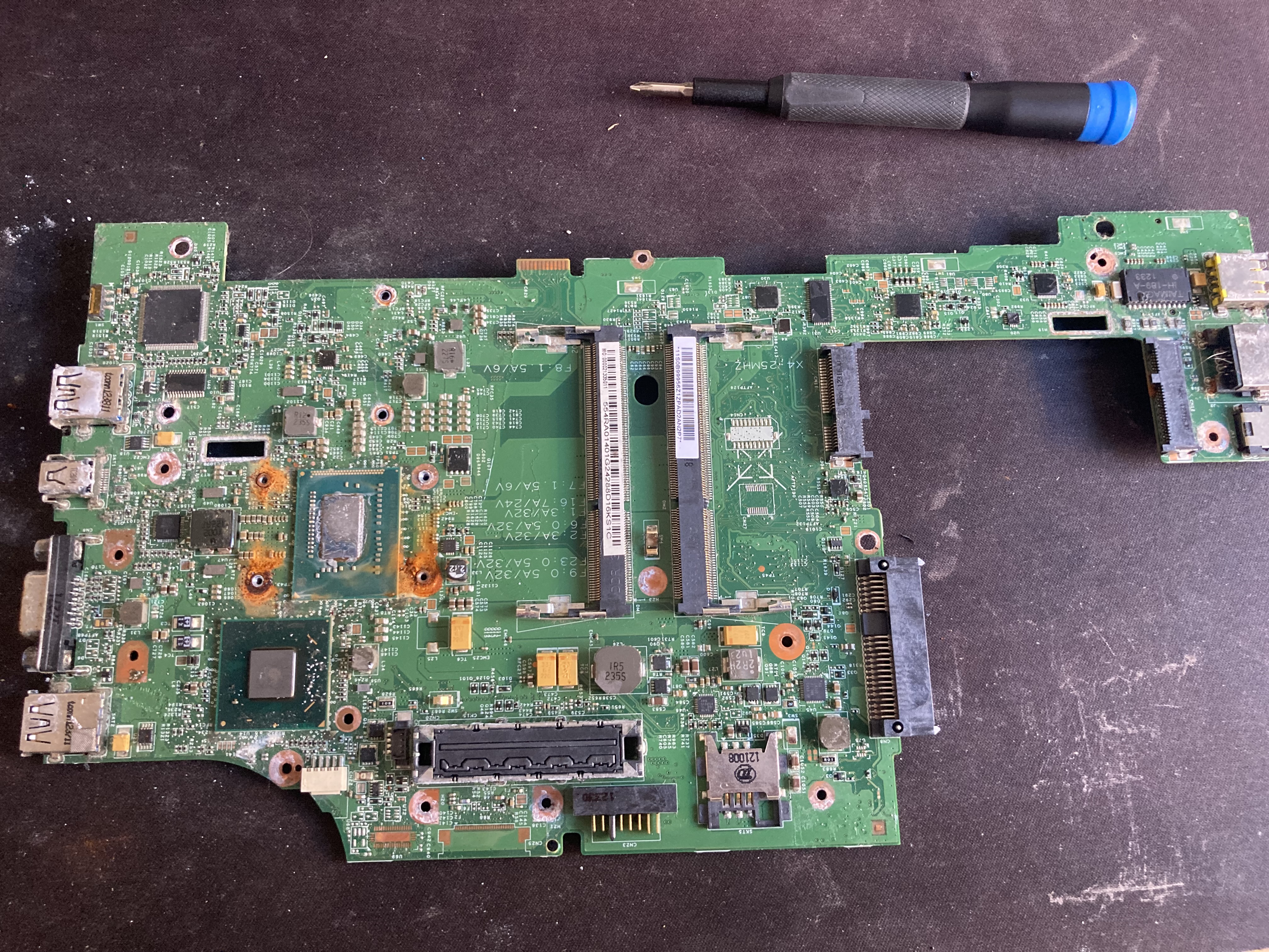 The mainboard of the thinkpad
x230 with rust around the CPU socket and corrosion on the io ports